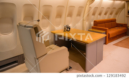 Desk in the VIP room of the government aircraft 129183492
