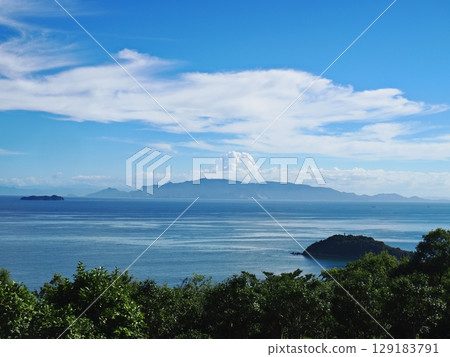 2025年夏天從萬葉岬眺望播磨海 129183791