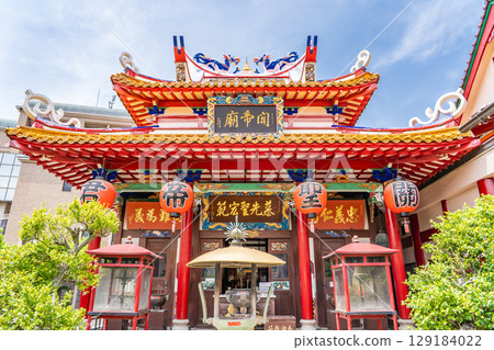 Kobe Guandi Temple (Chinese Hall) - Temple dedicated to the hero Guan Yu. Main hall. Nakayamatedori, Chuo Ward, Kobe City. Kobe Guandi Temple (Chinese Hall) - Temple dedicated to the hero Guan Yu. Main hall. Nakayamatedori, Chuo Ward, Kobe City. 129184022