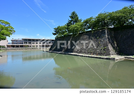 Stone walls and moat near Ororobashi Bridge (Fukui Castle) Stone walls and moat near Ororobashi Bridge (Fukui Castle) 129185174