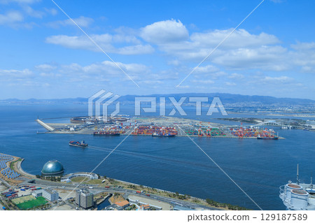 The large roof ring of Yumeshima at the Osaka-Kansai Expo (Konohana Ward, Osaka City, Osaka Prefecture) The large roof ring of Yumeshima at the Osaka-Kansai Expo (Konohana Ward, Osaka City, Osaka Prefecture) 129187589
