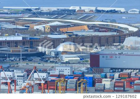 The large roof ring of the Osaka-Kansai Expo (Konohana Ward, Osaka City, Osaka Prefecture) 129187602