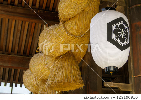 The largest rope in Japan displayed in the Kagura Hall The largest rope in Japan displayed in the Kagura Hall 129190910