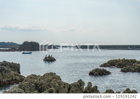 新潟縣佐渡市佐渡島七浦海灘 129191242