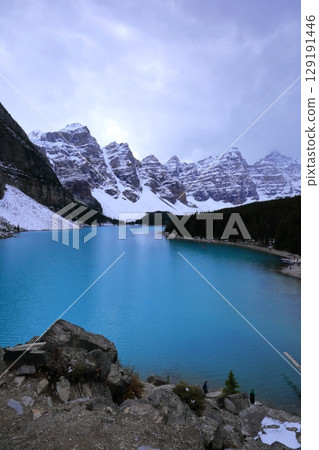 Spectacular view of Moraine Lake in Banff National Park, Canada 129191446