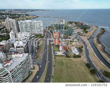 Aerial view of the vast Río de la Plata coastline in Montevideo Aerial view of the vast Río de la Plata coastline in Montevideo 129191752