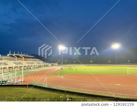 黃昏的荻野運動公園 黃昏的荻野運動公園 129192159