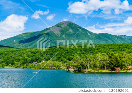 Lake Shirakaba and Mount Tateshina in Nagano 129192691