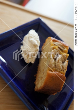 Pound Cake  129192908