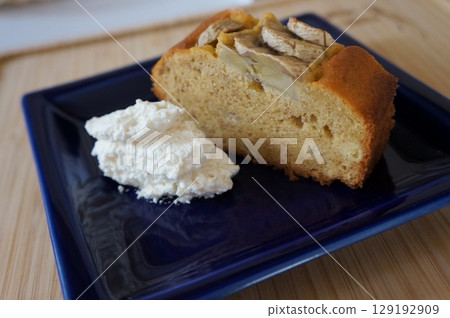 Baked goods 129192909