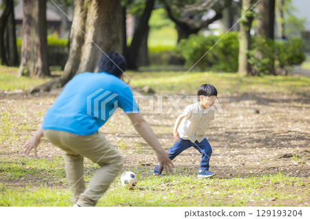 Children and men in polo shirts playing in the park Children and men in polo shirts playing in the park 129193204