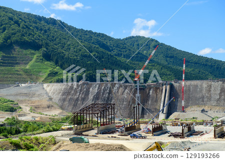 2025 年 8 月從上游觀景台看到的成瀨水壩施工現場,秋田縣 2025 年 8 月從上游觀景台看到的成瀨水壩施工現場,秋田縣 129193266