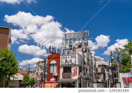 Shiinamachi, Tokyo's downtown under the summer sky 129193364