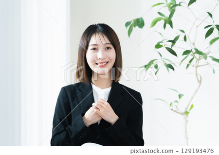 A young woman engaged in sales activities A young woman engaged in sales activities 129193476