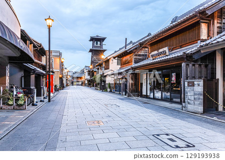 清晨在貝爾街看報時鐘 清晨在貝爾街看報時鐘 129193938