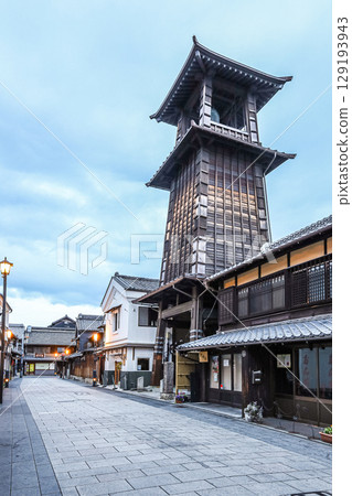 Kawagoe Bell Street in the early morning, where the Bell of Time stands 129193943
