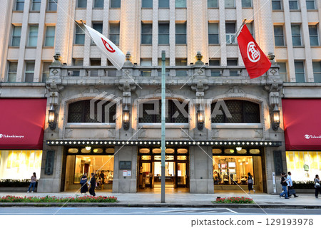 The red tent at a long-established department store in Nihonbashi 129193978