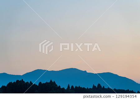 Sunset over the mountains 129194354