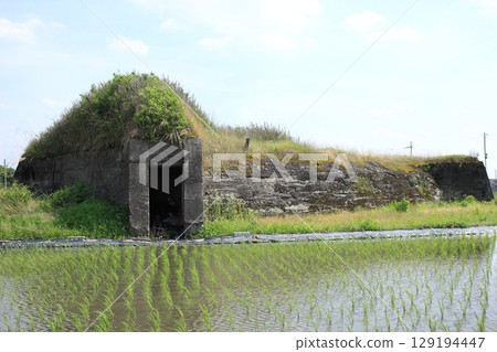 Remains of an air raid shelter at the site of the former Imperial Japanese Navy's Yanagimoto Airfield in Tenri City, Nara Prefecture Remains of an air raid shelter at the site of the former Imperial Japanese Navy's Yanagimoto Airfield in Tenri City, Nara Prefecture 129194447
