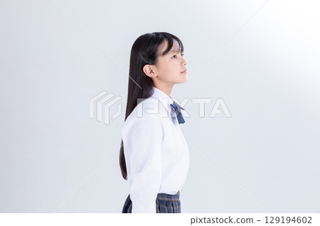 穿制服的學生的個人資料 穿制服的學生的個人資料 129194602