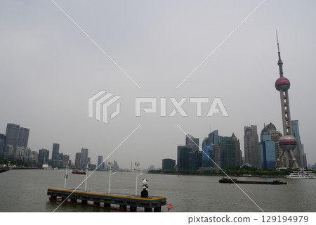 從外灘俯瞰上海城市景觀 從外灘俯瞰上海城市景觀 129194979
