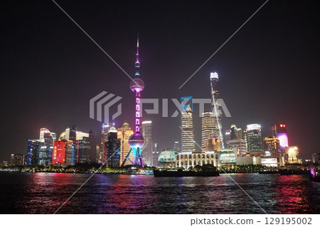 Shanghai night view from the Bund 129195002