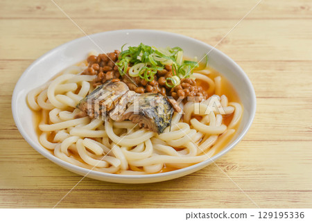Nutritious cold udon noodles with canned mackerel and natto Nutritious cold udon noodles with canned mackerel and natto 129195336