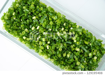 Flavorful Green Onions - Vibrant Green (Hiroshima Prefecture) 129195408