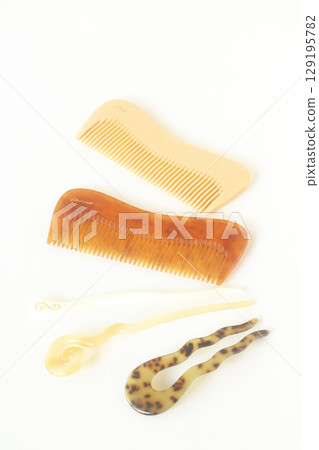 Old plastic comb and chignon clip 129195782