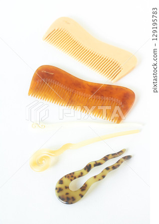 Old plastic comb and chignon clip 129195783