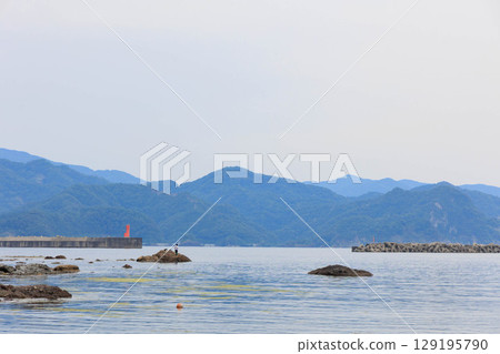 白天的蛙島周圍的海面 白天的蛙島周圍的海面 129195790