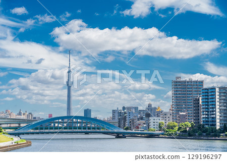從中央區隅田川中央橋眺望的“東京” 從中央區隅田川中央橋眺望的“東京” 129196297