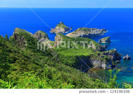 [Shimane Prefecture] Shirashima Coast on Oki Island on a clear day (Dōgo) 129196306
