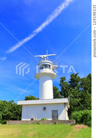 [Shimane Prefecture] Shirashimazaki Lighthouse on Oki Island (Dogo) on a clear day 129196335