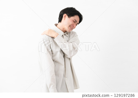 Young man wearing a long-sleeved white shirt Young man wearing a long-sleeved white shirt 129197286