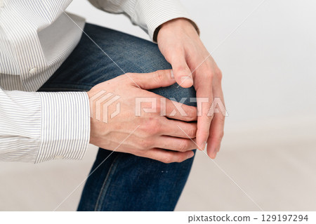 Young man wearing a long-sleeved white shirt Young man wearing a long-sleeved white shirt 129197294