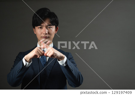 穿西裝的年輕人商業形象 129197409