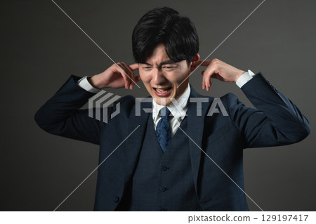 穿西裝的年輕人商業形象 129197417