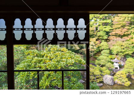 新潟縣新潟市舊齋藤家別墅花園，擁有美麗的花園和建築 129197665