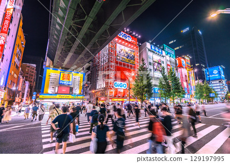 Tokyo cityscape in Japan: Inbound tourism continues in August... Akihabara bustling with foreign tourists even at night = 7:55 PM on the 3rd 129197995