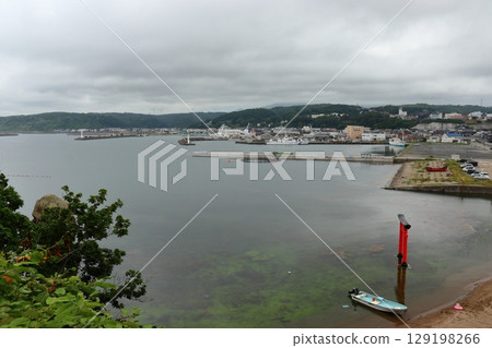 Esashi Port viewed from Kamomejima (Esashi Town, Hokkaido) 129198266
