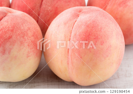 A close-up of delicious-looking peaches (Akatsuki) A close-up of delicious-looking peaches (Akatsuki) 129198454