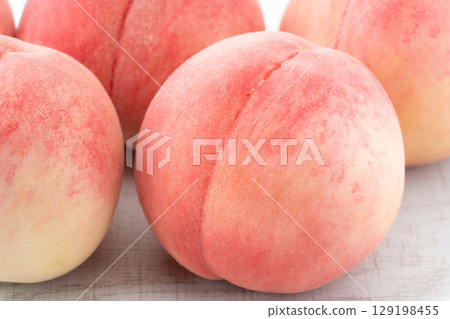 A close-up of delicious-looking peaches (Akatsuki) A close-up of delicious-looking peaches (Akatsuki) 129198455