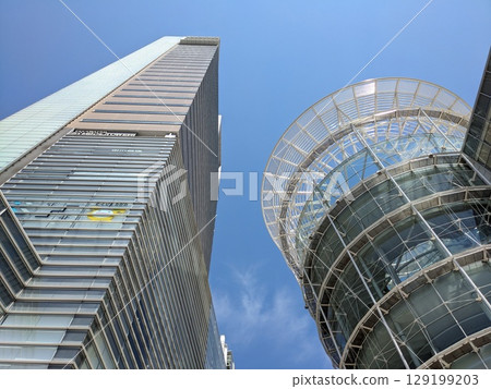 高松太陽港的標誌性塔樓聳立在藍天下 129199203