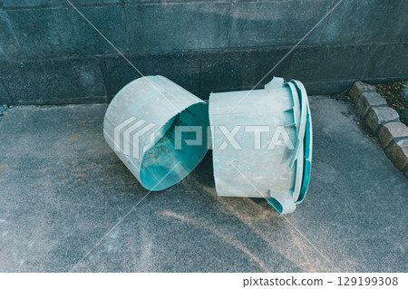Cutting a plastic bucket Cutting a plastic bucket 129199308