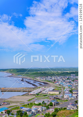 從三崎之森東山公園眺望白糠町的港口和大海 129199528