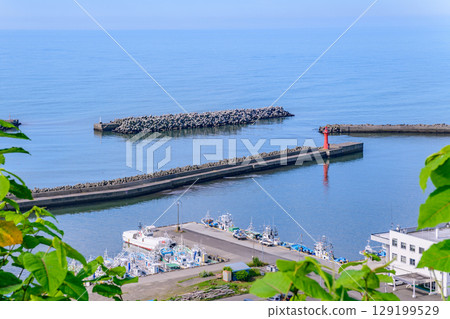 從三崎之森東山公園眺望白糠町的港口和大海 從三崎之森東山公園眺望白糠町的港口和大海 129199529