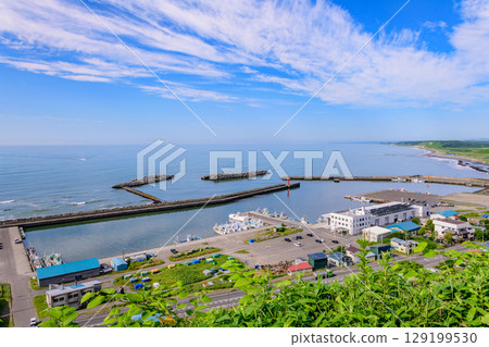 從三崎之森東山公園眺望白糠町的港口和大海 129199530