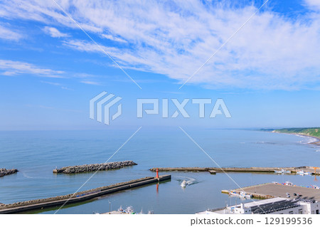 View of Shiranuka Town's port and sea from Misaki no Mori Higashiyama Park 129199536