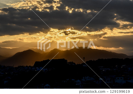 Light to be inserted from the cloud gap Light to be inserted from the cloud gap 129199619